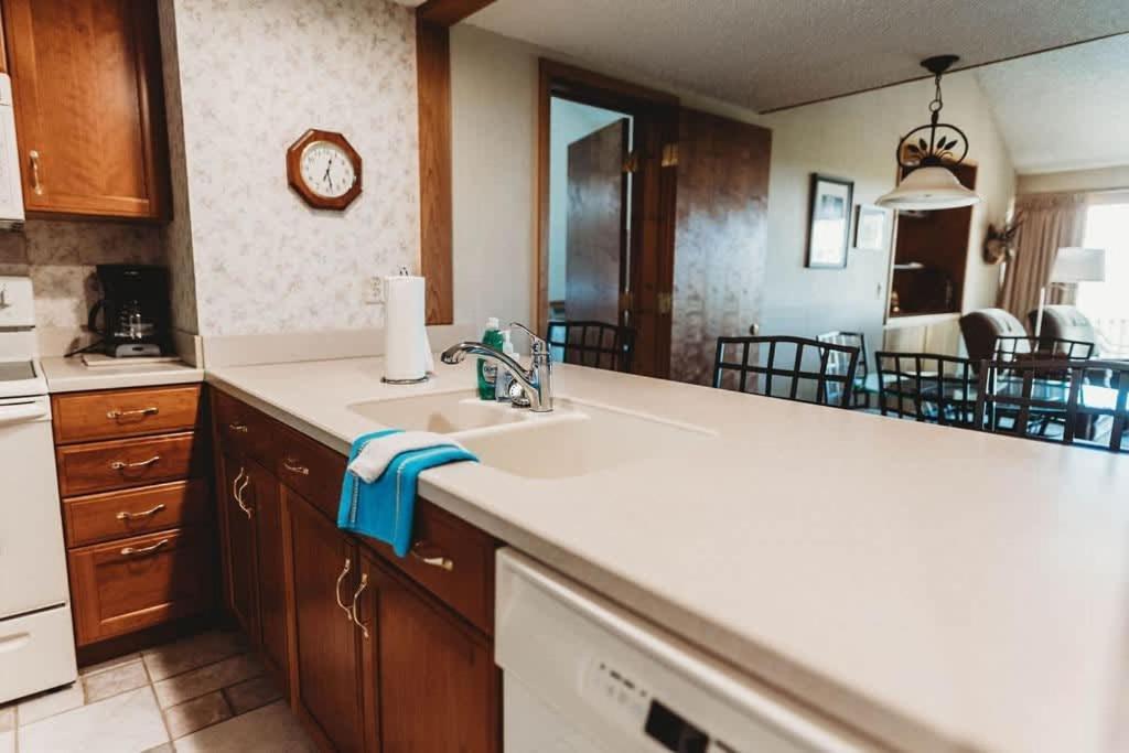 Top Floor Luxury, Sauna, Private Pool, Lake Bellaire Beach, 5 Beds, 4 Full Bath Exterior foto